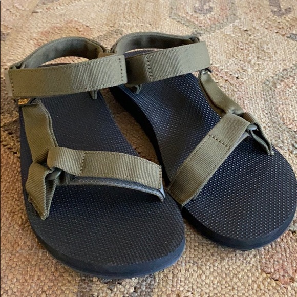 teva shoes retail stores